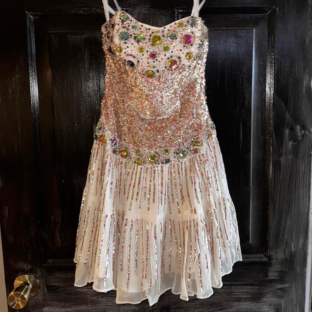 ISO SHERRI HILL DRESSES
